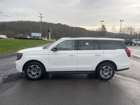 Used 2025 Ford Expedition Active image 9