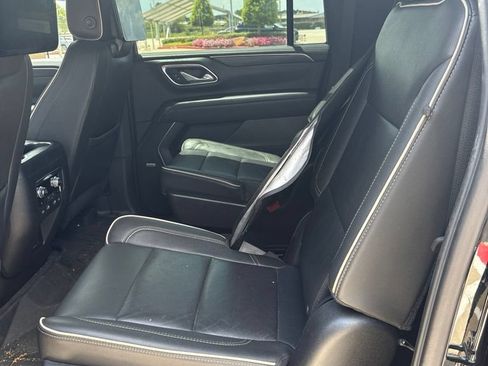 Used 2021 GMC Yukon XL SLT w/ SLT Premium Package AWD/4WD image 3