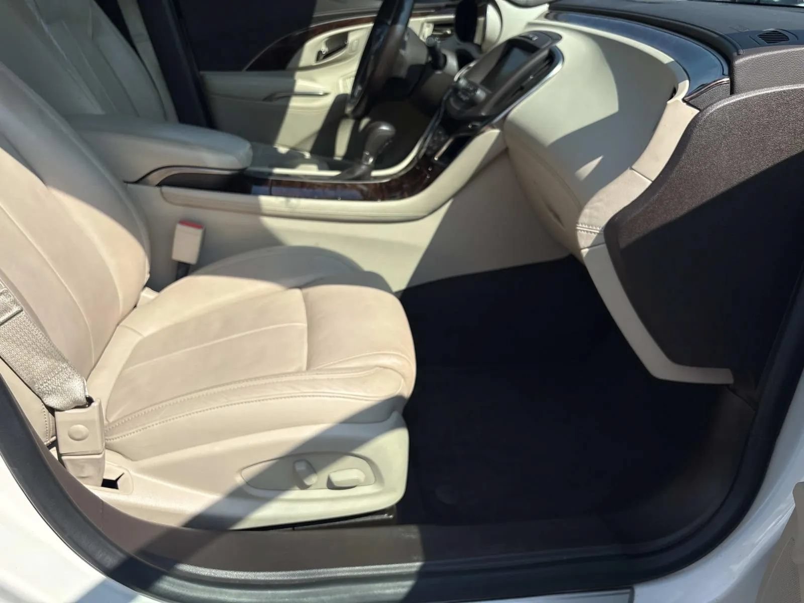 Used 2014 Buick LaCrosse Leather FWD image 20