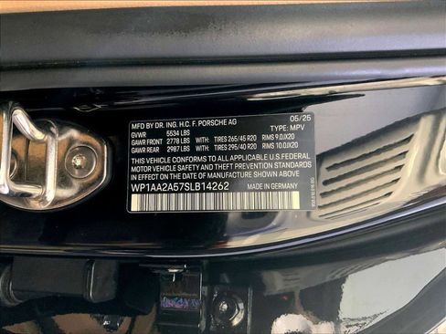 Certified 2025 Porsche Macan image 36