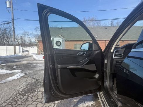 Used 2021 BMW X7 xDrive40i w/ Premium Package image 13