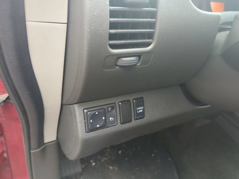 Used 2012 Suzuki Equator Premium RWD image 12