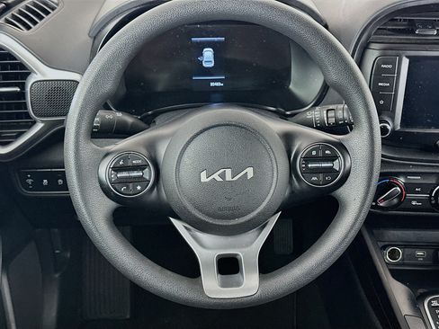Used 2025 Kia Soul LX w/ LX Technology Package FWD image 18