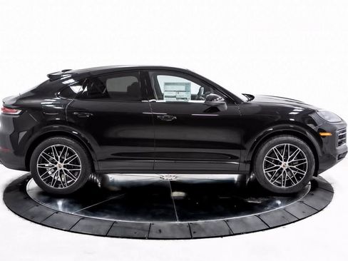Certified 2025 Porsche Cayenne Coupe image 8