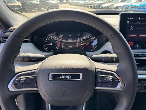 Used 2025 Jeep Compass Limited AWD/4WD image 29