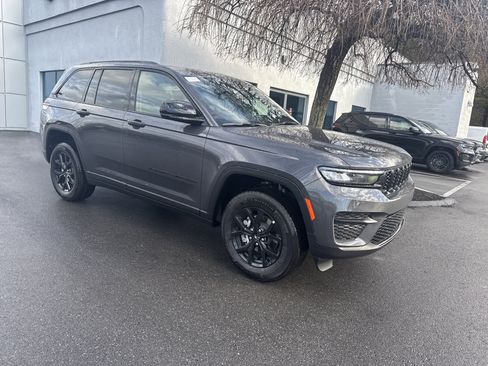 New 2025 Jeep Grand Cherokee Altitude image 1