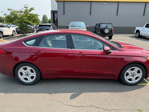 Used 2018 Ford Fusion SE FWD image 8