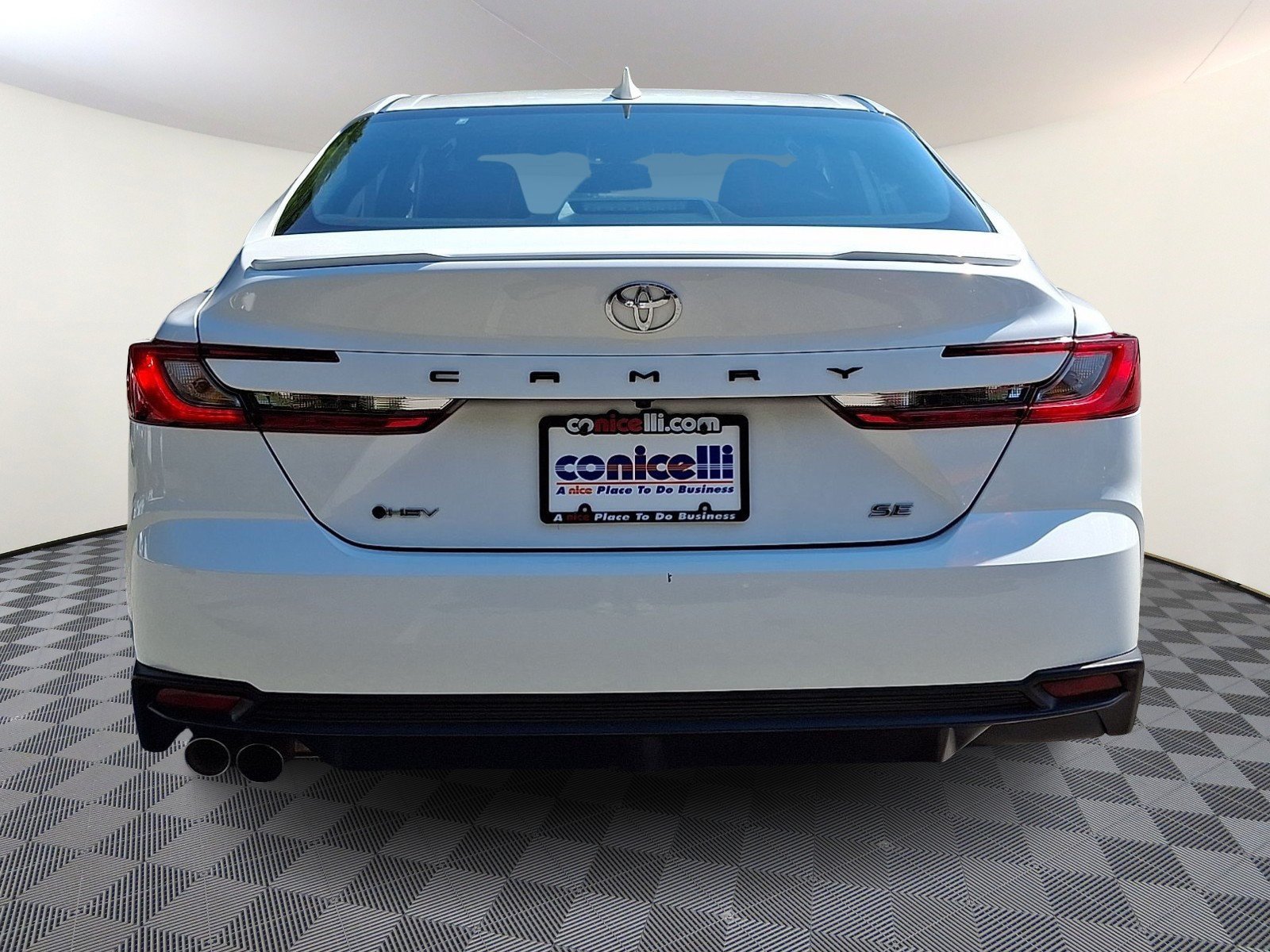 Certified 2025 Toyota Camry SE FWD image 5