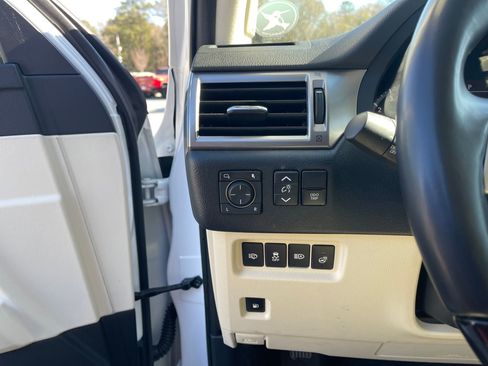 Used 2023 Lexus GX 460 Premium w/ Premium Package image 15