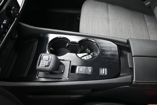 Used 2022 Nissan Rogue SV FWD image 12