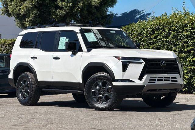 Used 2025 Lexus GX 550 AWD/4WD image 2