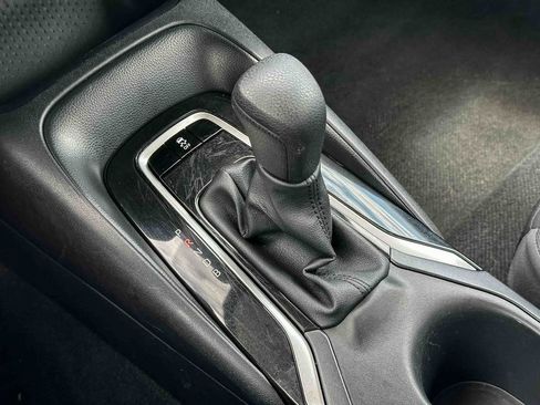 Used 2025 Toyota Corolla LE FWD image 32