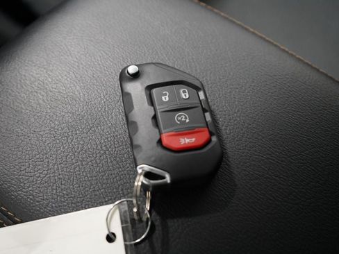 Used 2025 Jeep Wrangler Unlimited Sahara AWD/4WD image 19