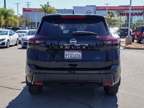 Used 2025 Nissan Rogue S AWD/4WD image 5
