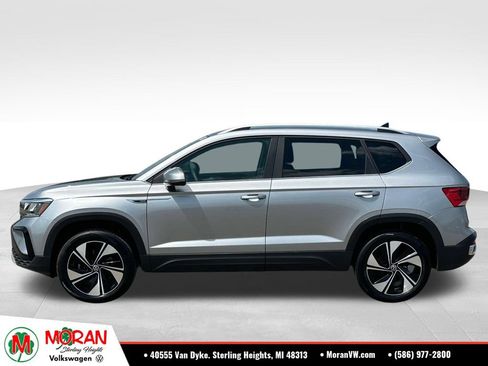 Used 2024 Volkswagen Taos SE AWD/4WD image 2