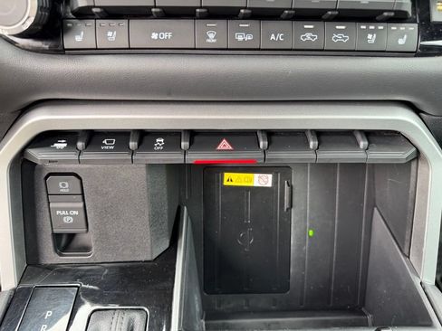 Used 2023 Toyota Tundra Platinum AWD/4WD image 39