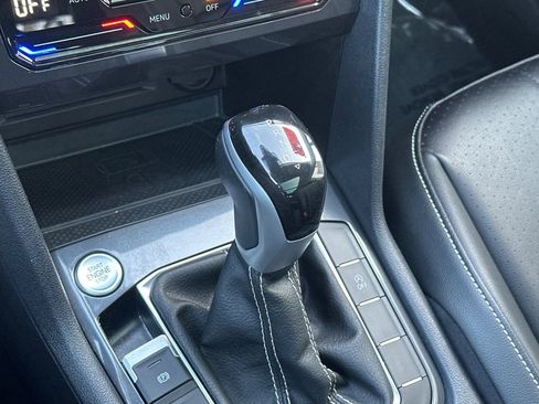 Used 2024 Volkswagen Tiguan SE image 28