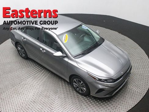 Used 2024 Kia Forte LXS image 3