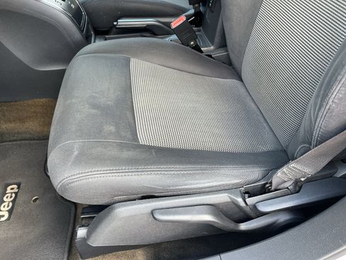 Used 2016 Jeep Patriot Latitude FWD image 26