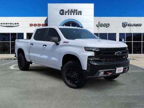 Used 2022 Chevrolet Silverado 1500 LT Trail Boss w/ Bed Protection Package AWD/4WD image 2