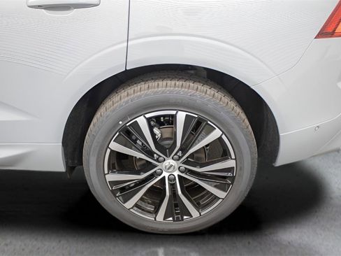 Certified 2025 Volvo XC60 B5 Plus w/ Protection Package Premier image 13