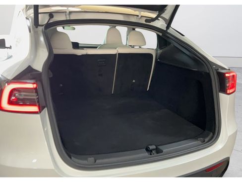 Used 2024 Tesla Model Y Long Range RWD image 18