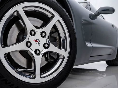 Used 2003 Chevrolet Corvette Coupe w/ Preferred Equipment Group RWD image 5