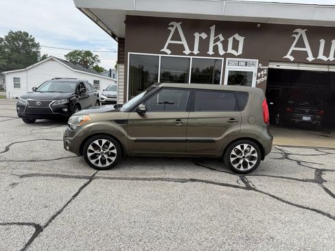 Used 2013 Kia Soul ! FWD image 6