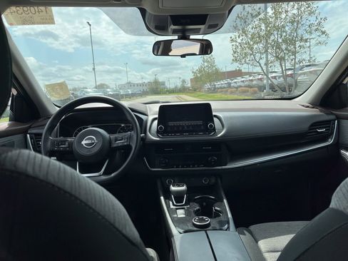 Used 2023 Nissan Rogue SV image 5