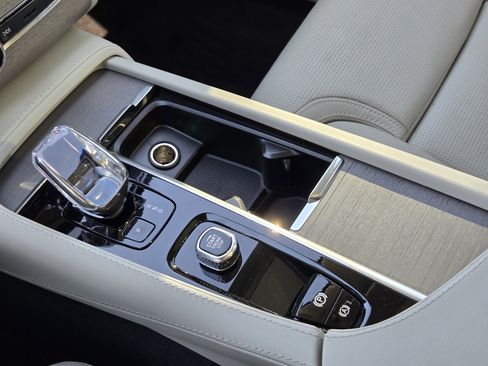 Used 2025 Volvo XC90 B6 Ultra w/ Protection Package Premier image 30