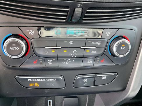 Used 2018 Ford Escape SE image 32