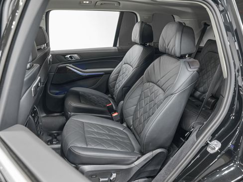 Used 2024 BMW X7 xDrive40i image 28