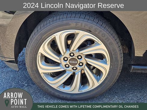 Used 2024 Lincoln Navigator Reserve AWD/4WD image 16