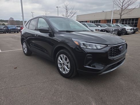 Used 2025 Ford Escape Active FWD image 7