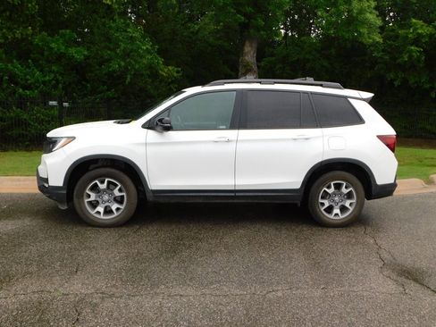 Certified 2023 Honda Passport TrailSport image 2