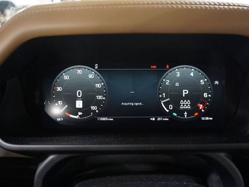 Used 2025 Land Rover Defender 130 X-Dynamic SE AWD/4WD image 6