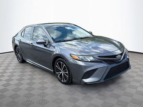 Used 2020 Toyota Camry SE FWD image 4