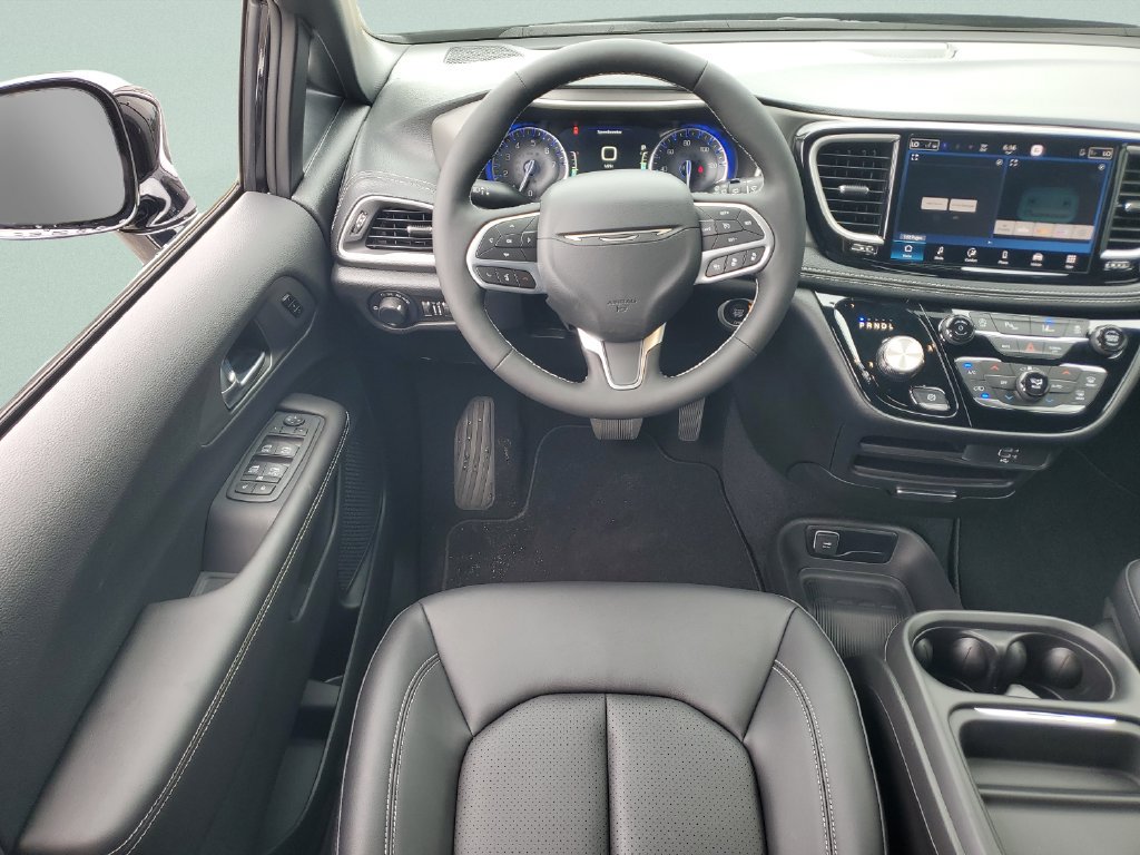 New 2027 Chrysler Pacifica Select FWD image 12
