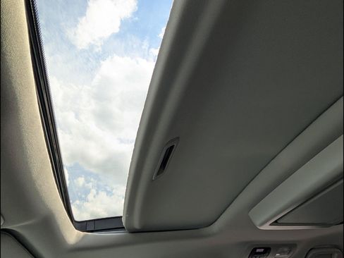 Used 2025 Honda Odyssey Elite image 25