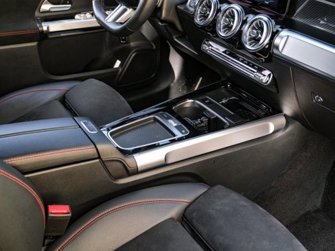 Used 2024 Mercedes-Benz GLB 250 image 20