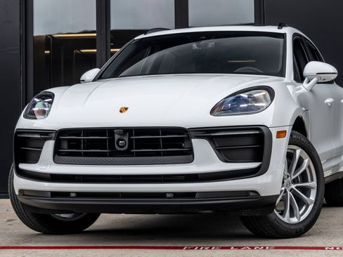 New 2026 Porsche Macan AWD/4WD image 7