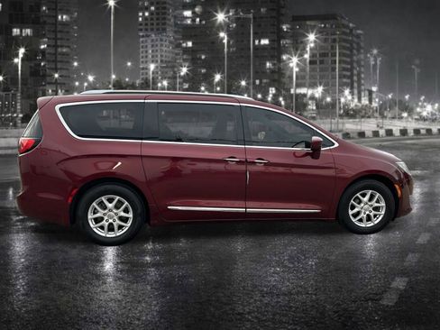 Used 2020 Chrysler Pacifica Touring-L image 8