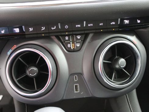 Used 2025 Chevrolet Blazer LT image 32