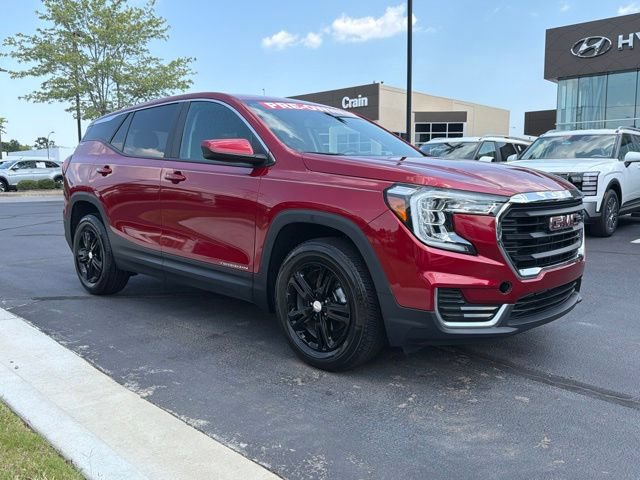 Used 2024 GMC Terrain SLE AWD/4WD image 2