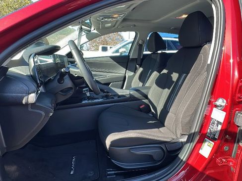 Certified 2024 Hyundai Elantra SEL w/ Convenience Package image 9