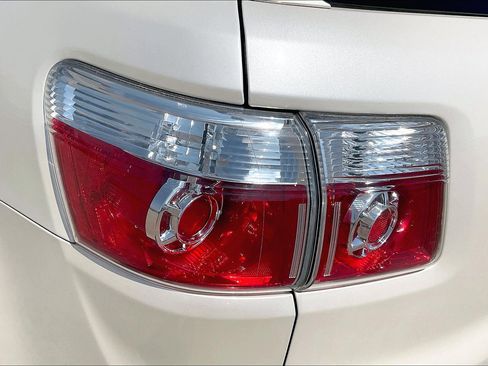 Used 2011 GMC Acadia SLT image 30