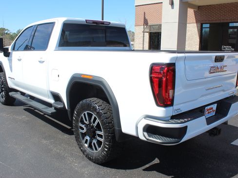 Used 2020 GMC Sierra 2500 AT4 w/ AT4 Premium Package image 9
