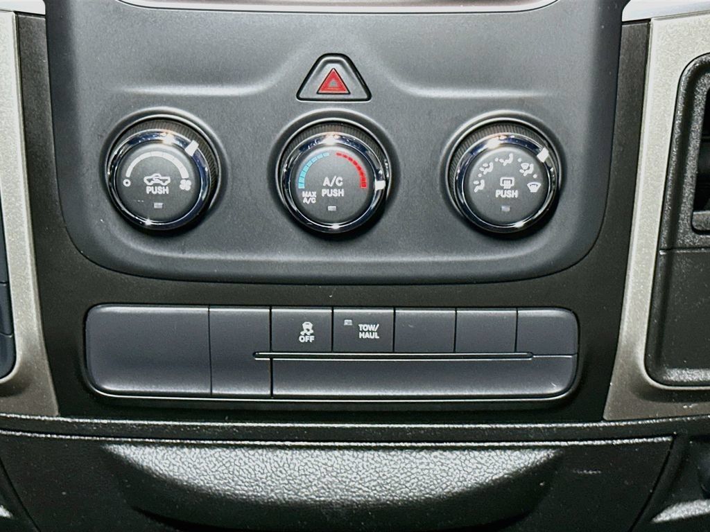 Used 2019 RAM 1500 Classic SLT AWD/4WD image 13