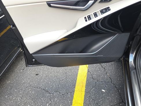 Certified 2023 Kia Niro Wave FWD image 12
