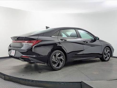 Used 2025 Hyundai Elantra SEL FWD image 8
